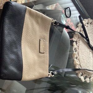 Kate spade crossbody 2 tone black and beige